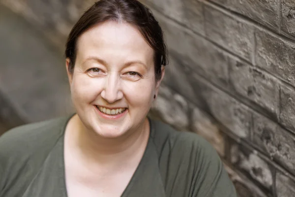 Headshot photo 1